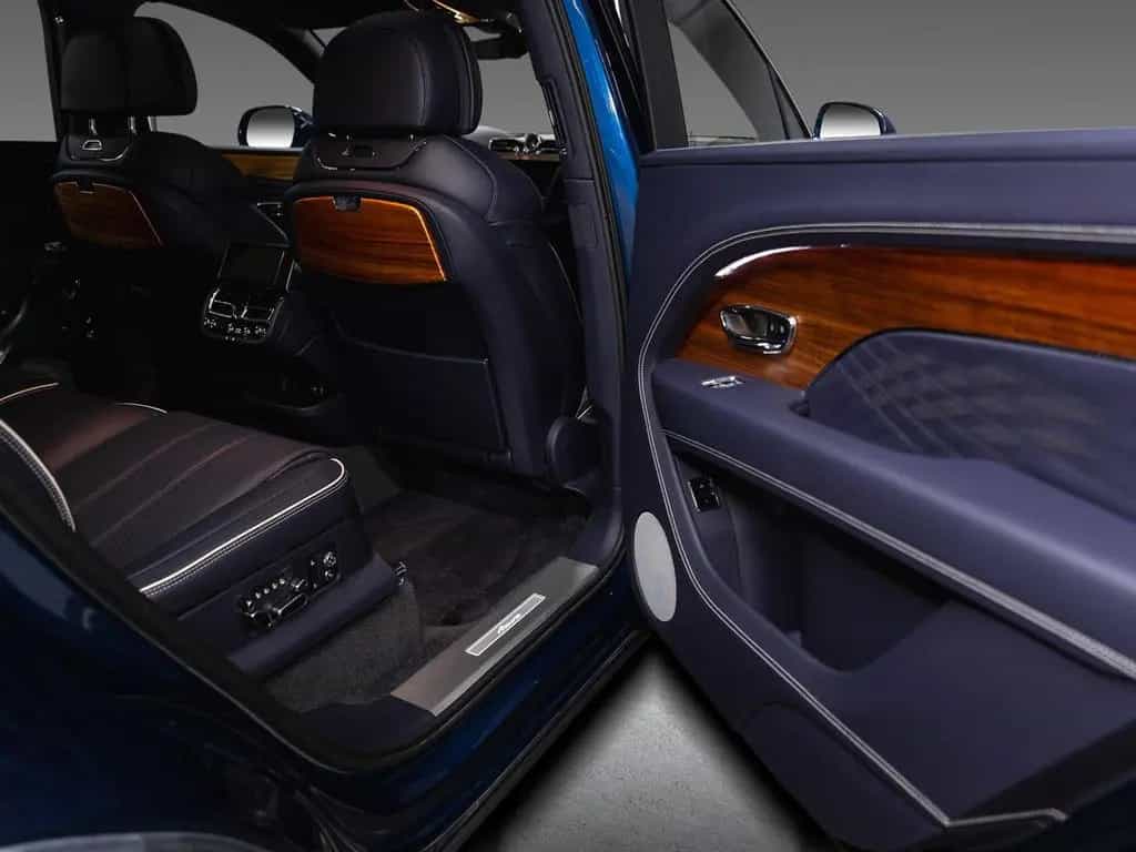 Bentley Bentayga EWB Azure V8 |Touring Spec|Comfort Spec 09/2023-photo-37
