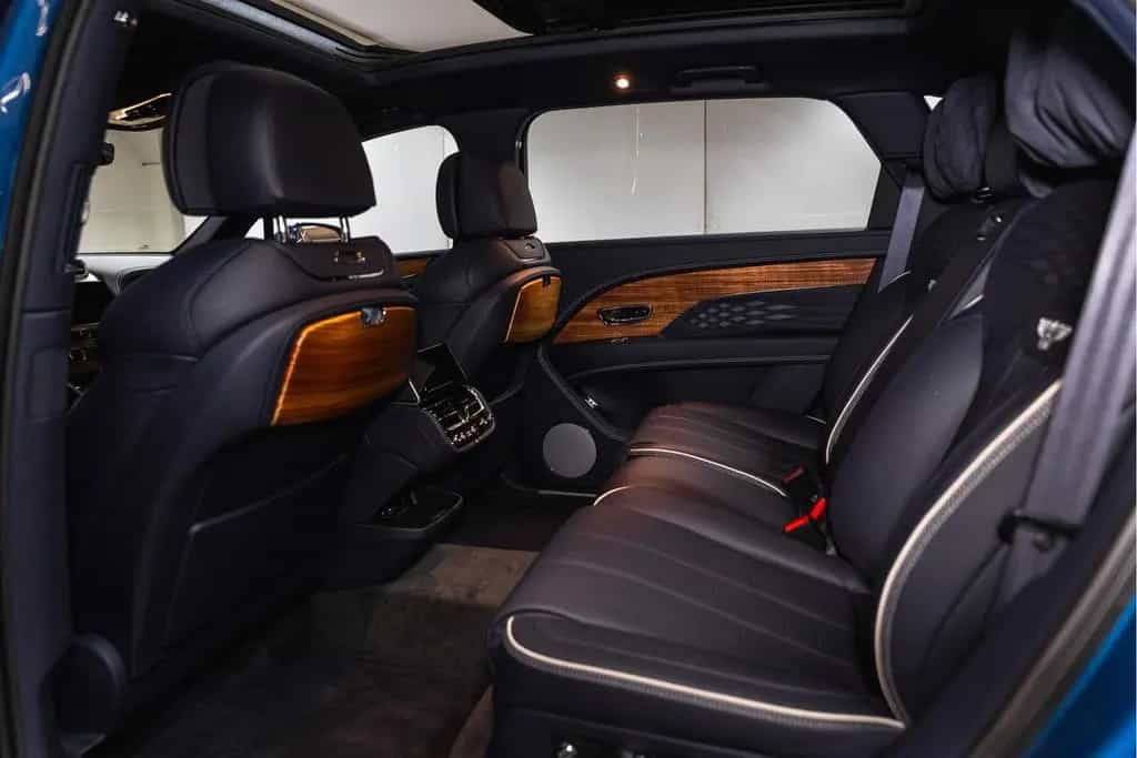 Bentley Bentayga EWB Azure V8 |Touring Spec|Comfort Spec 09/2023-photo-38