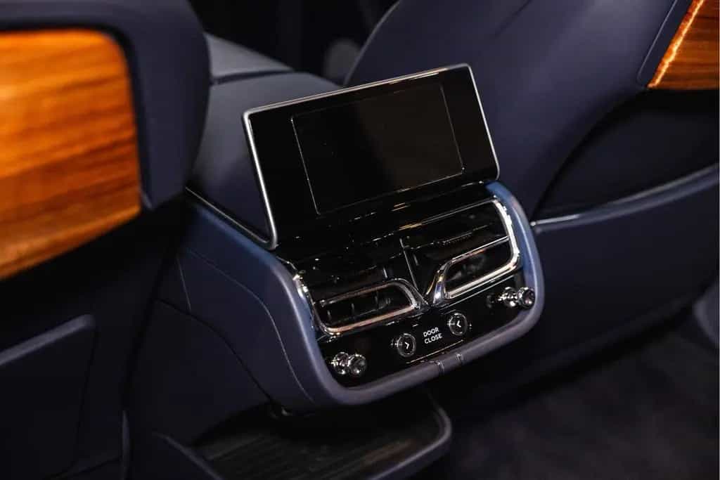 Bentley Bentayga EWB Azure V8 |Touring Spec|Comfort Spec 09/2023-photo-39