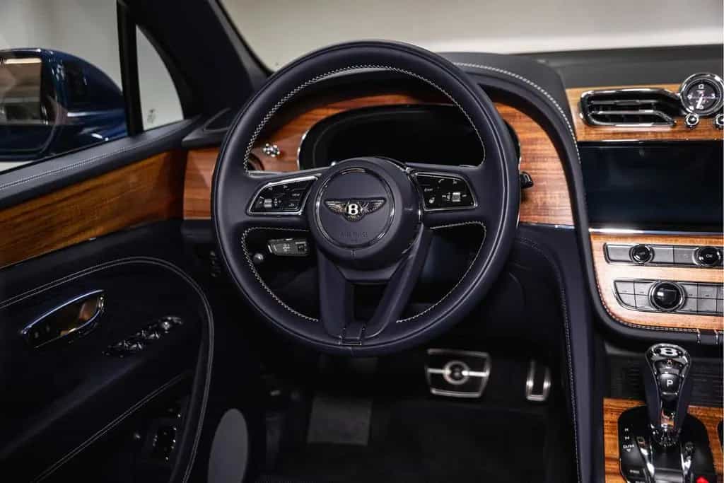 Bentley Bentayga EWB Azure V8 |Touring Spec|Comfort Spec 09/2023-photo-41