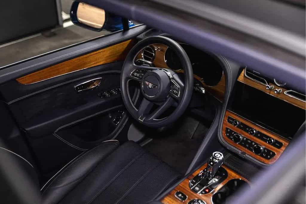 Bentley Bentayga EWB Azure V8 |Touring Spec|Comfort Spec 09/2023-photo-43
