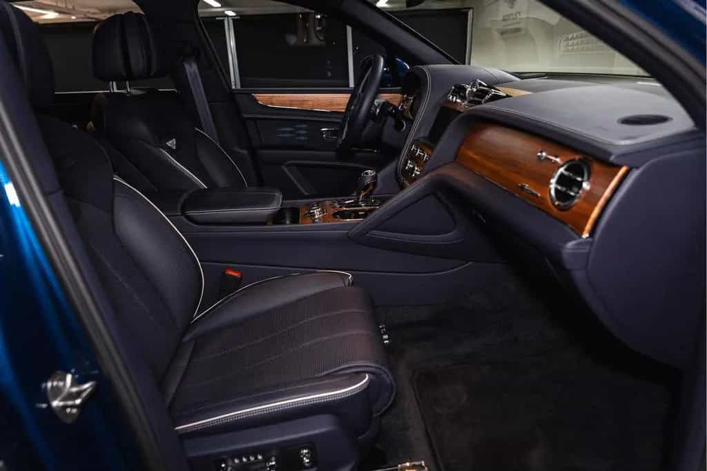 Bentley Bentayga EWB Azure V8 |Touring Spec|Comfort Spec 09/2023-photo-46