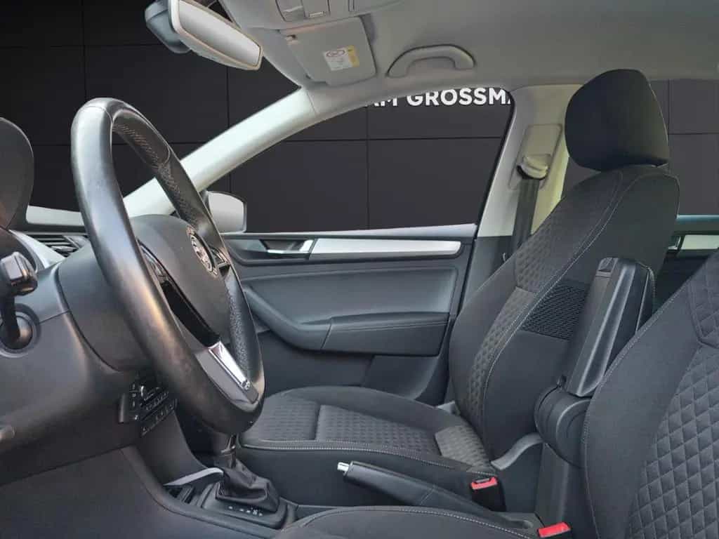 Skoda Rapid Spaceback Drive SHZ, Parksensoren 06/2017-photo-4