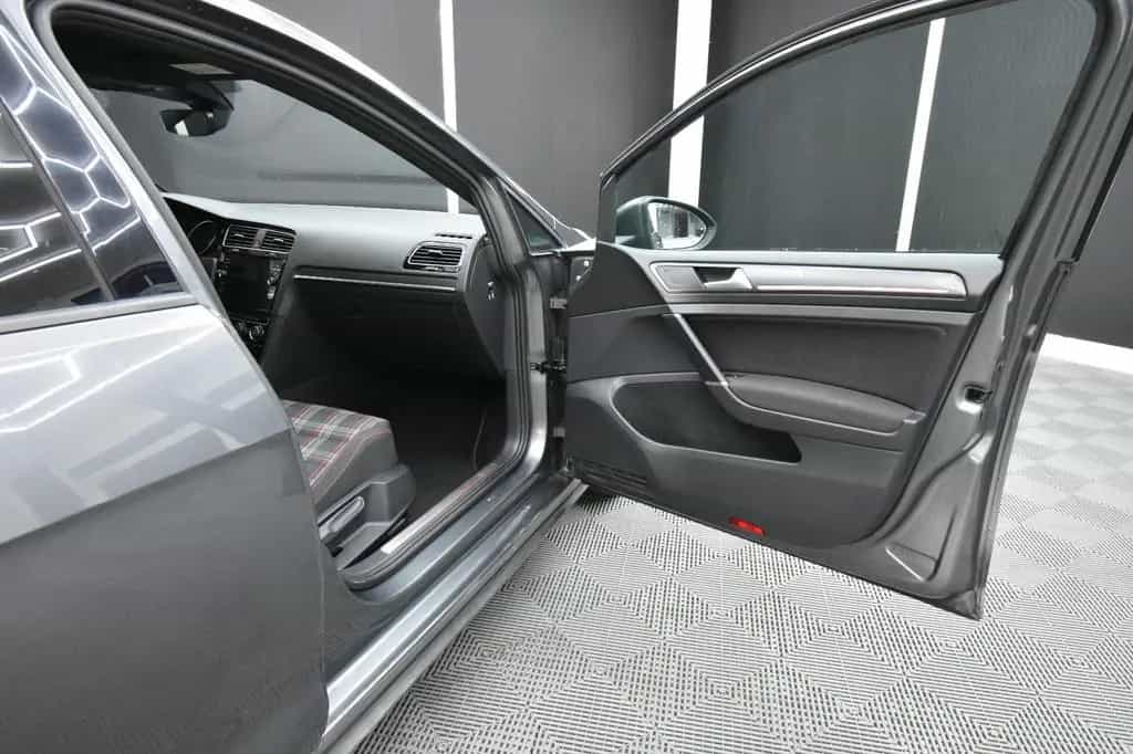 Volkswagen Golf VII Lim. GTI 275 PS LED Navi ACC DAB+ RFK 01/2018-photo-10