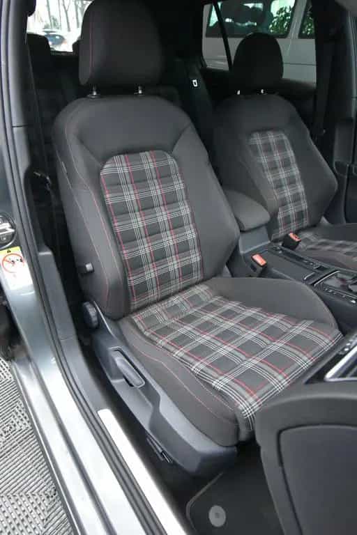 Volkswagen Golf VII Lim. GTI 275 PS LED Navi ACC DAB+ RFK 01/2018-photo-13