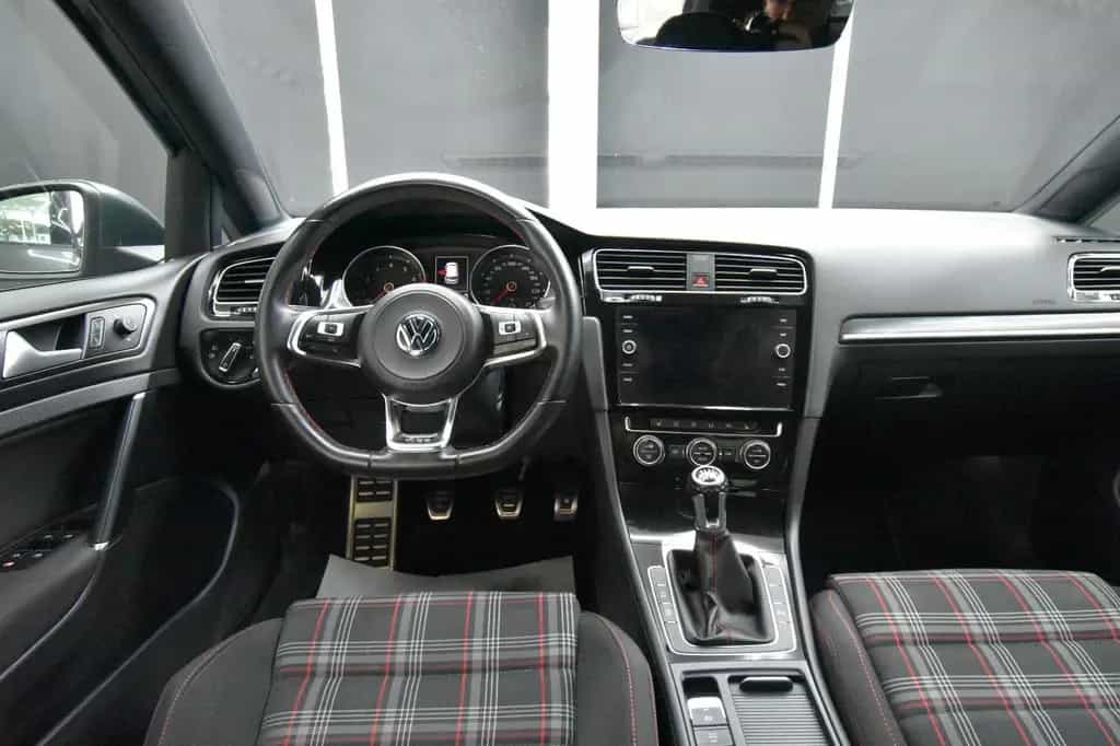 Volkswagen Golf VII Lim. GTI 275 PS LED Navi ACC DAB+ RFK 01/2018-photo-19