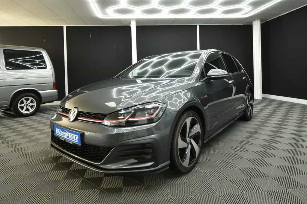 Volkswagen Golf VII Lim. GTI 275 PS LED Navi ACC DAB+ RFK 01/2018-photo-2