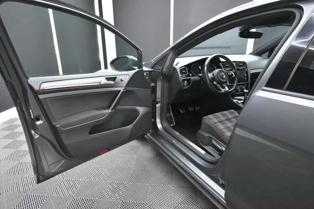 Volkswagen Golf VII Lim. GTI 275 PS LED Navi ACC DAB+ RFK 01/2018-photo-21