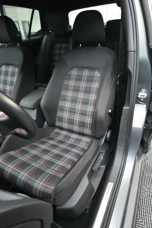 Volkswagen Golf VII Lim. GTI 275 PS LED Navi ACC DAB+ RFK 01/2018-photo-24