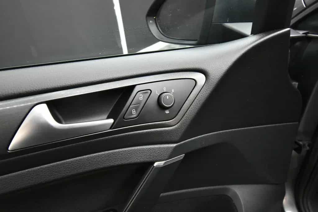 Volkswagen Golf VII Lim. GTI 275 PS LED Navi ACC DAB+ RFK 01/2018-photo-26
