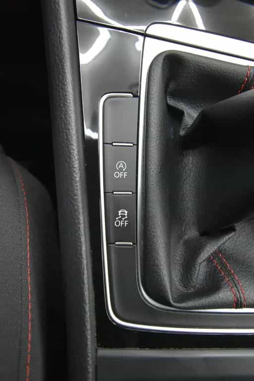 Volkswagen Golf VII Lim. GTI 275 PS LED Navi ACC DAB+ RFK 01/2018-photo-29