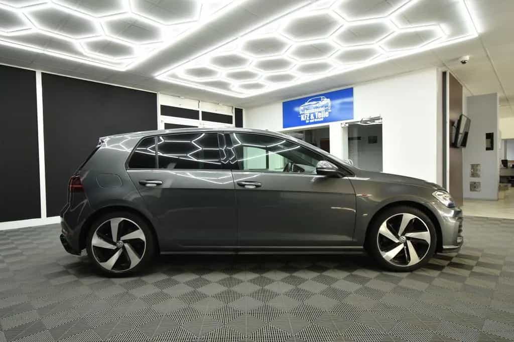 Volkswagen Golf VII Lim. GTI 275 PS LED Navi ACC DAB+ RFK 01/2018-photo-3