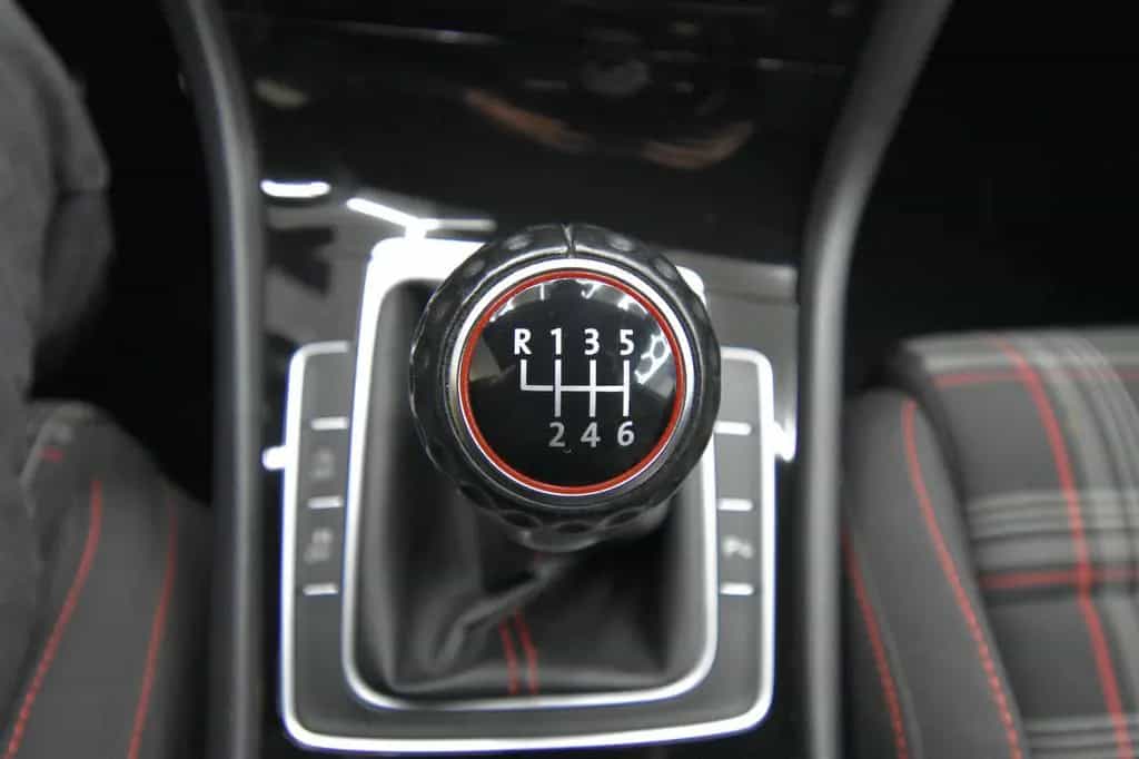Volkswagen Golf VII Lim. GTI 275 PS LED Navi ACC DAB+ RFK 01/2018-photo-31