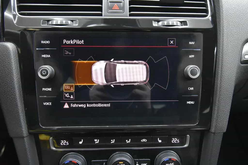 Volkswagen Golf VII Lim. GTI 275 PS LED Navi ACC DAB+ RFK 01/2018-photo-34