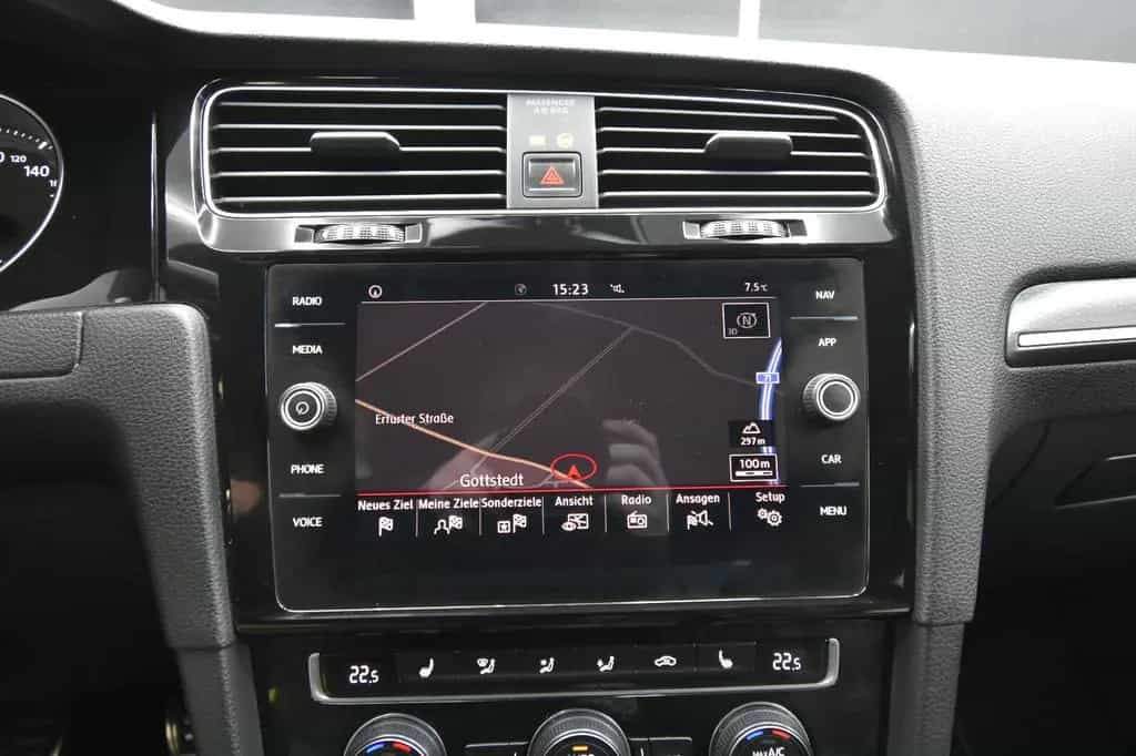 Volkswagen Golf VII Lim. GTI 275 PS LED Navi ACC DAB+ RFK 01/2018-photo-35
