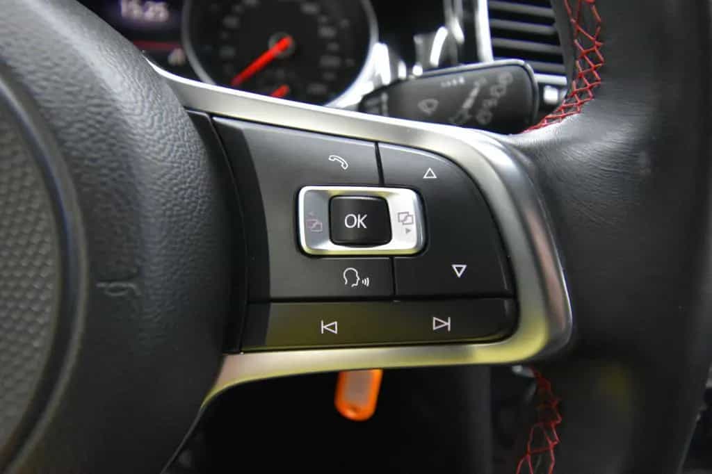 Volkswagen Golf VII Lim. GTI 275 PS LED Navi ACC DAB+ RFK 01/2018-photo-38