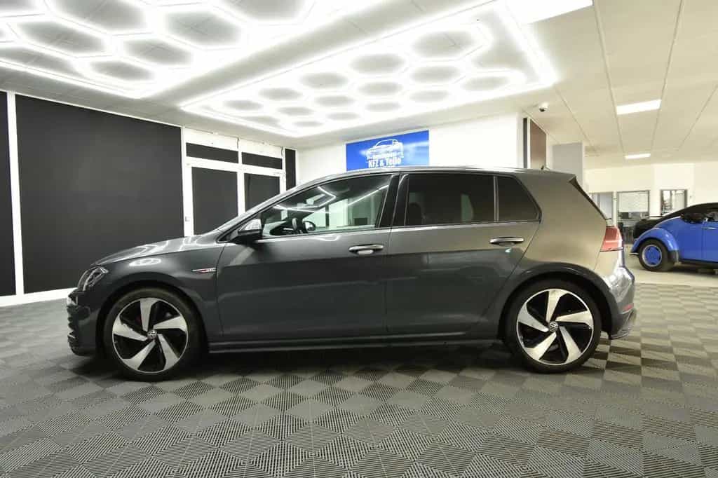 Volkswagen Golf VII Lim. GTI 275 PS LED Navi ACC DAB+ RFK 01/2018-photo-4