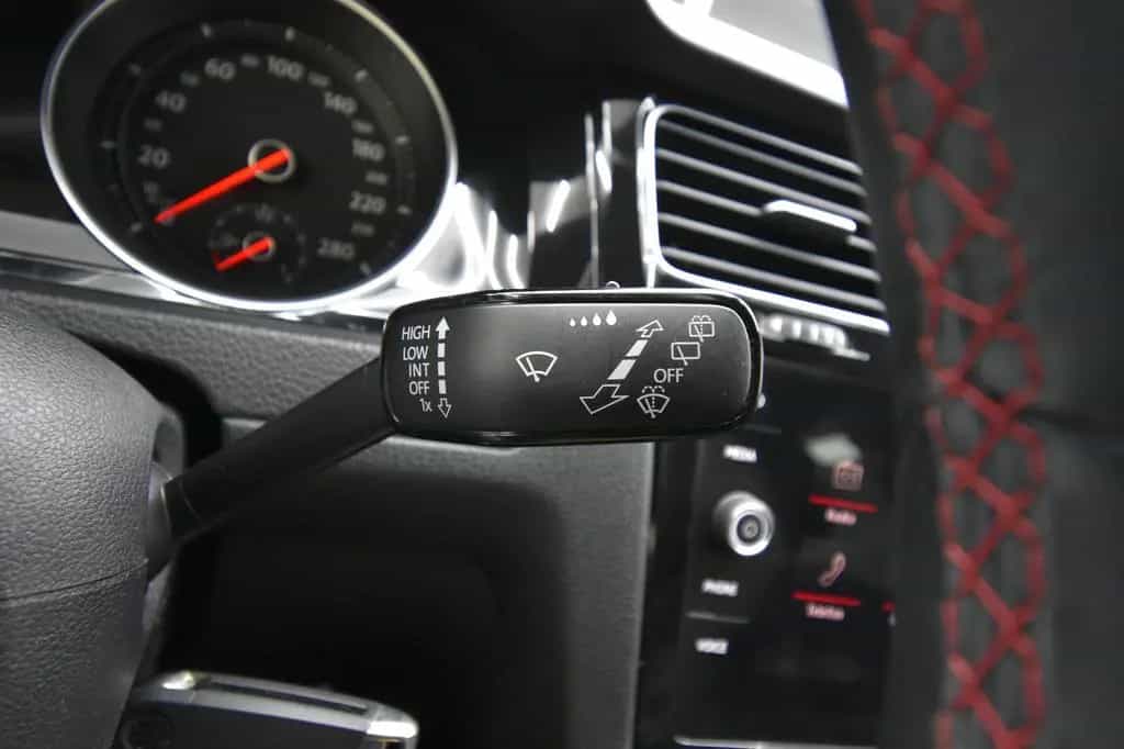 Volkswagen Golf VII Lim. GTI 275 PS LED Navi ACC DAB+ RFK 01/2018-photo-40