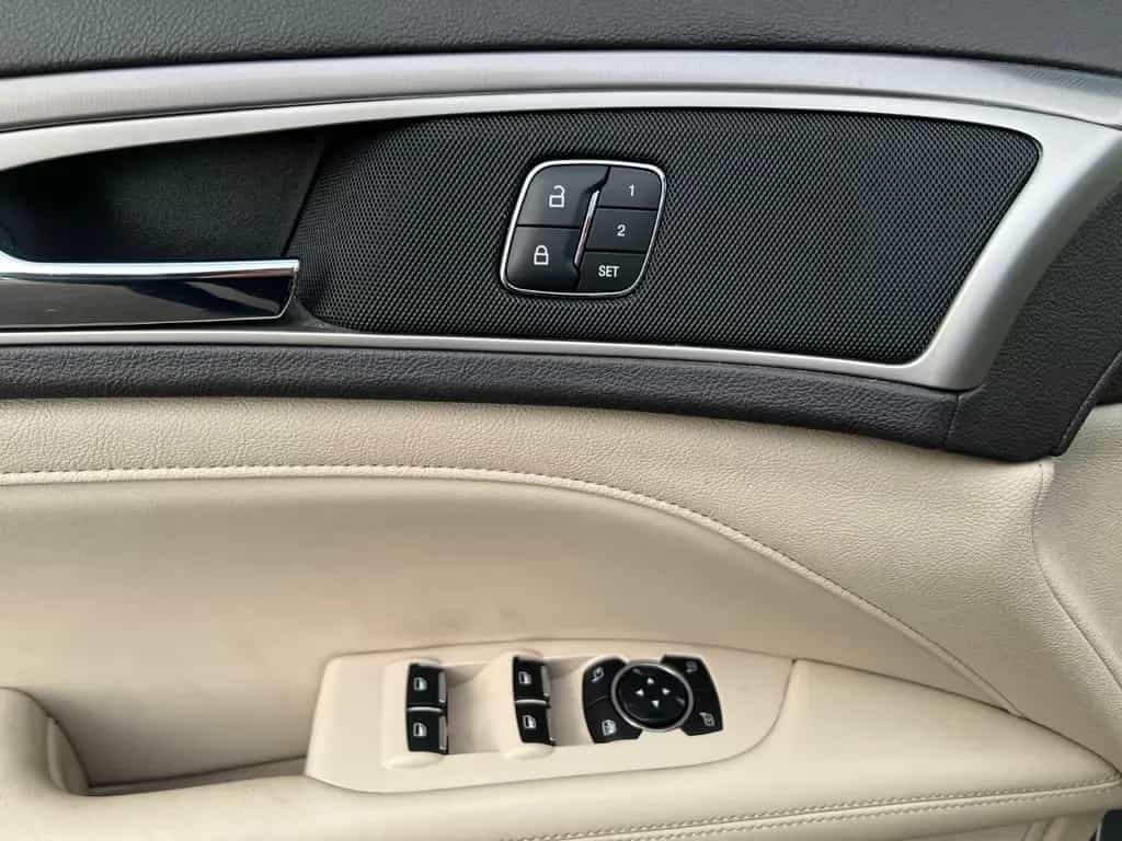 Lincoln MKZ 11/2021-photo-22