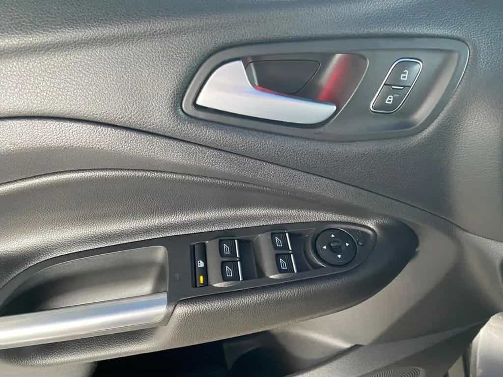 Ford Kuga Titanium+AHK+Xenon+PDC+BLIS+KeyFree+Winter 04/2018-photo-12