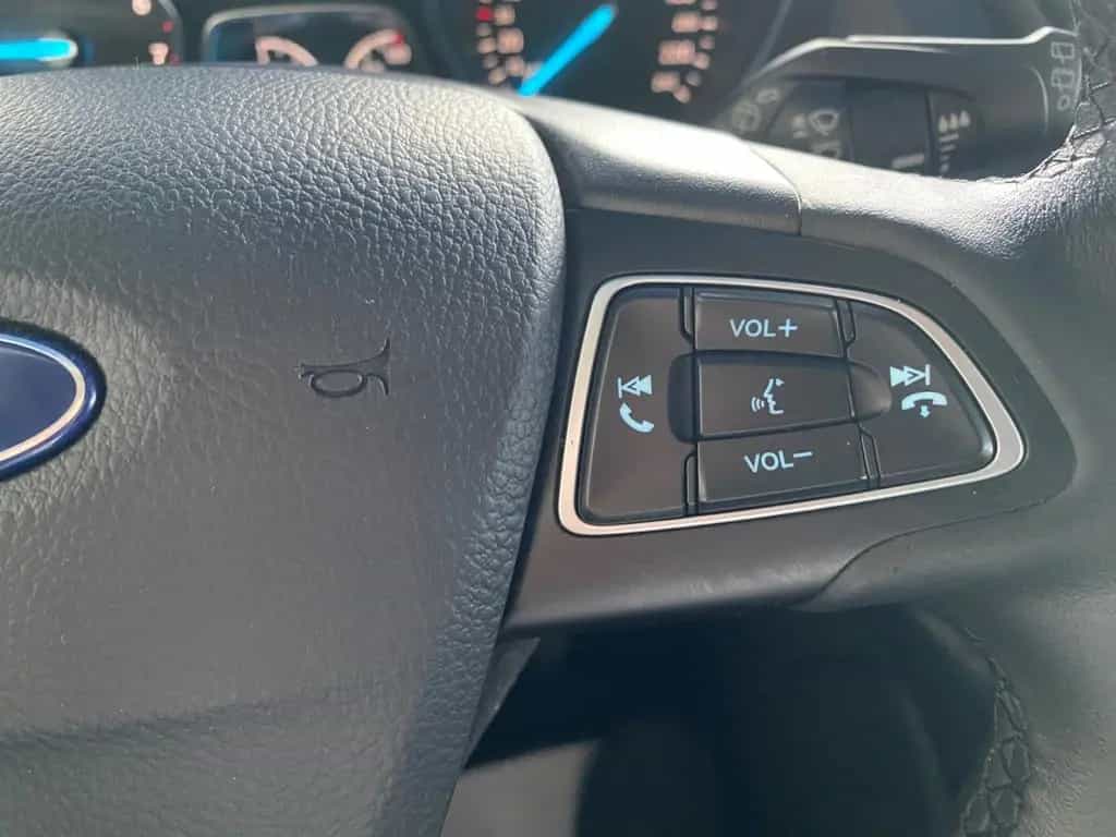 Ford Kuga Titanium+AHK+Xenon+PDC+BLIS+KeyFree+Winter 04/2018-photo-17