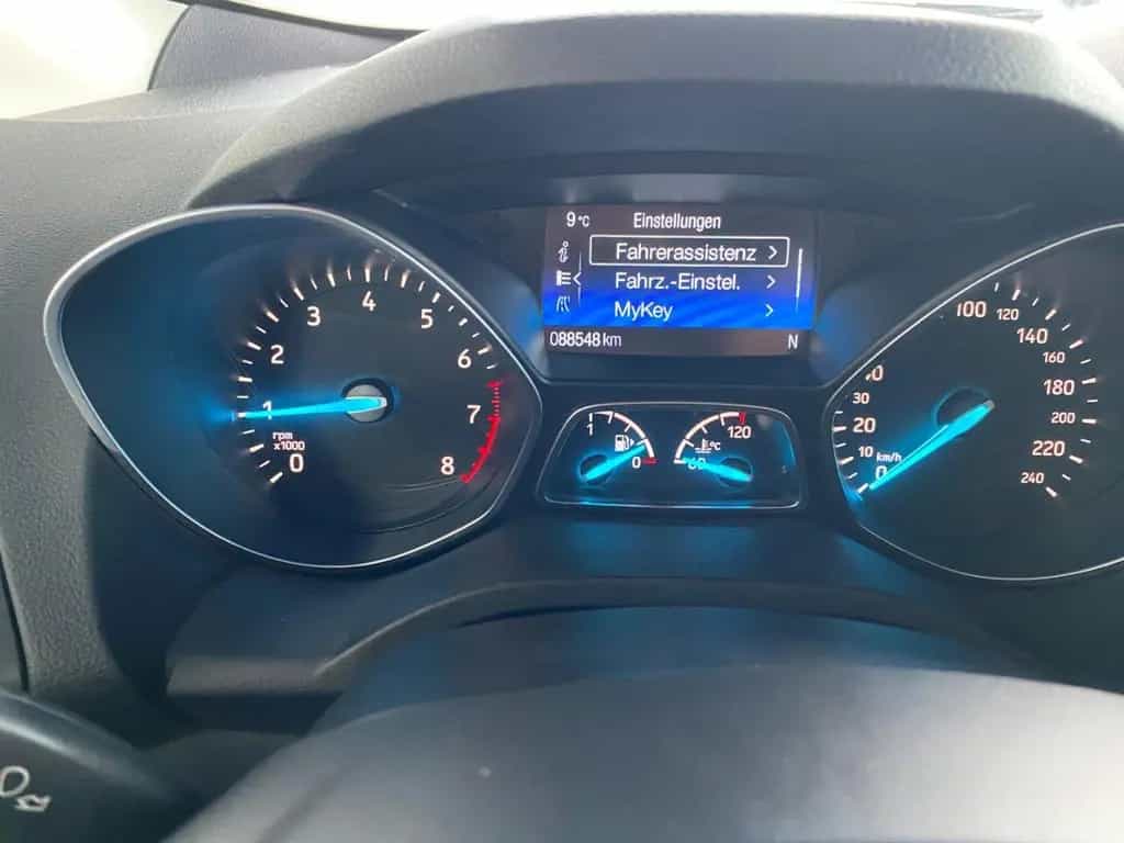 Ford Kuga Titanium+AHK+Xenon+PDC+BLIS+KeyFree+Winter 04/2018-photo-19