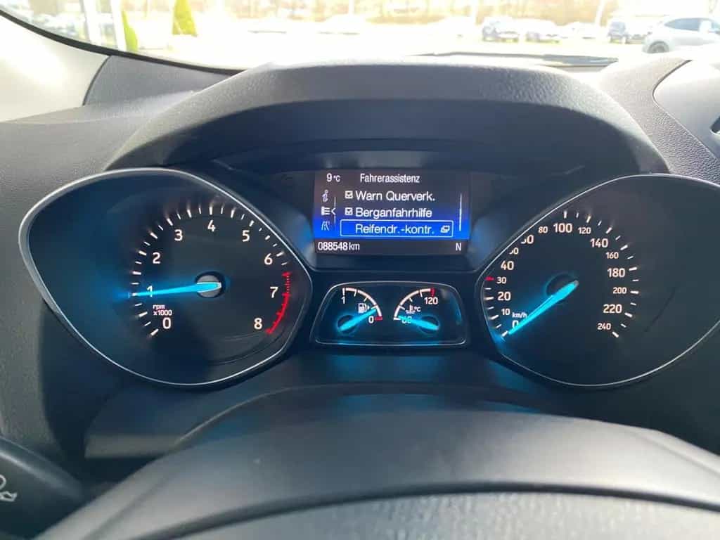 Ford Kuga Titanium+AHK+Xenon+PDC+BLIS+KeyFree+Winter 04/2018-photo-21