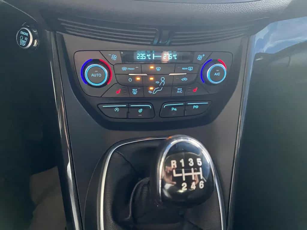 Ford Kuga Titanium+AHK+Xenon+PDC+BLIS+KeyFree+Winter 04/2018-photo-24