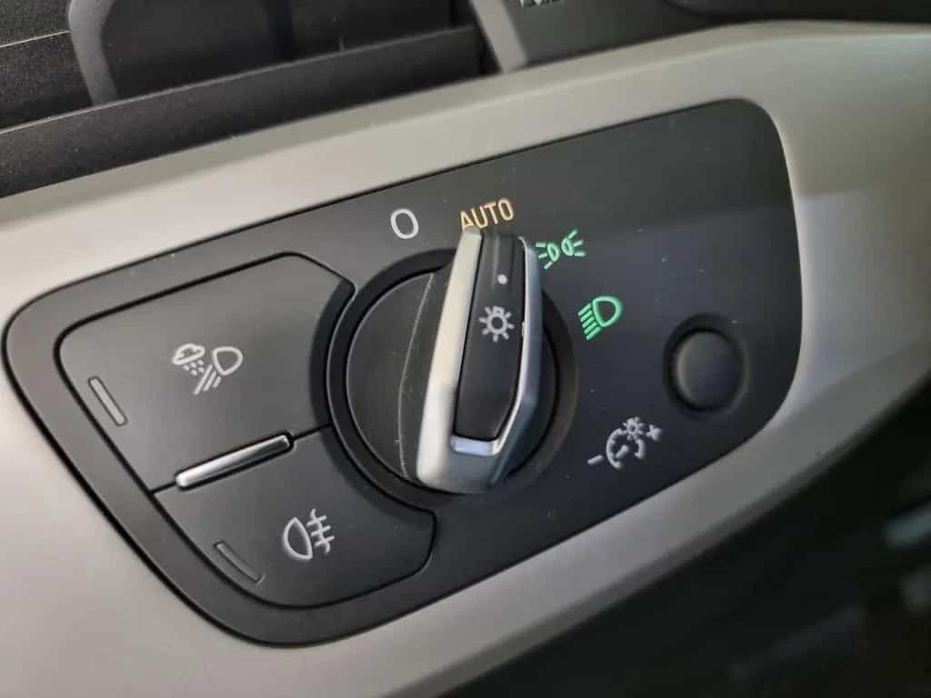 Audi A4 35 TDI DSG LED AHK SHZ Tempomat Leder 09/2020-photo-19