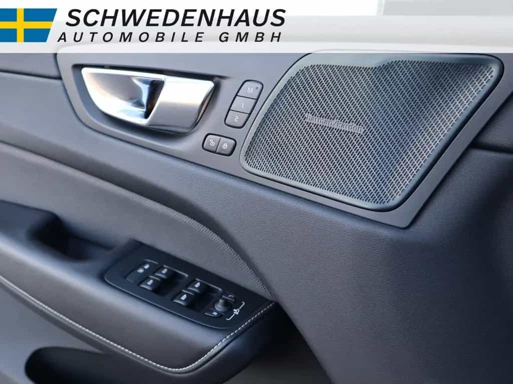 Volvo XC60 B5 BENZIN PLUS DARK AWD 02/2023-photo-7