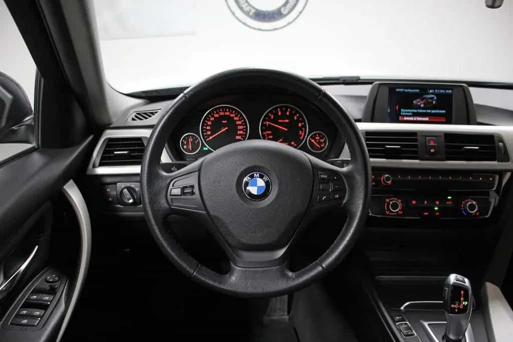 BMW 318 i Touring Autom. LED KLIMA EL.HECKKLAPPE PDC+ 12/2018-photo-12