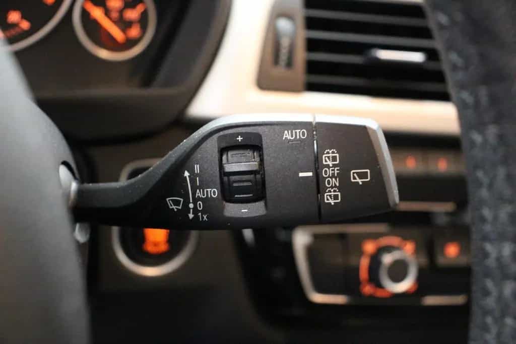 BMW 318 i Touring Autom. LED KLIMA EL.HECKKLAPPE PDC+ 12/2018-photo-23