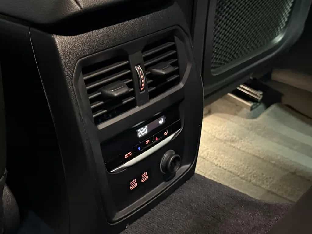 BMW 3 Series 330 i M Sport*KAMERA*LED*NAVI* 12/2019-photo-16