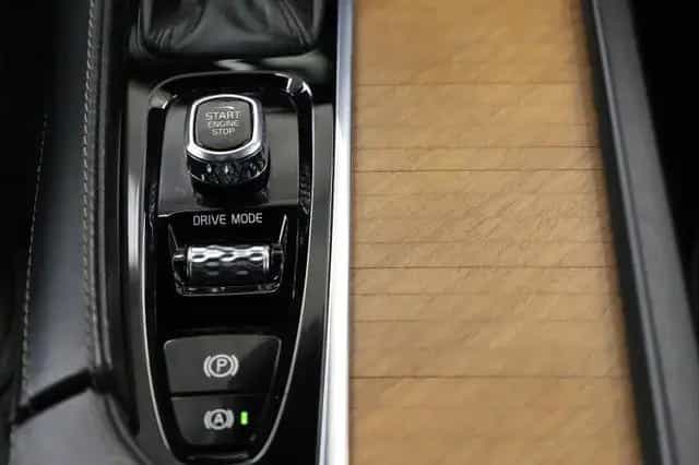 Volvo V90 2.0 T5 254PS Inscription Pano ACC LED 360° 10/2017-photo-25