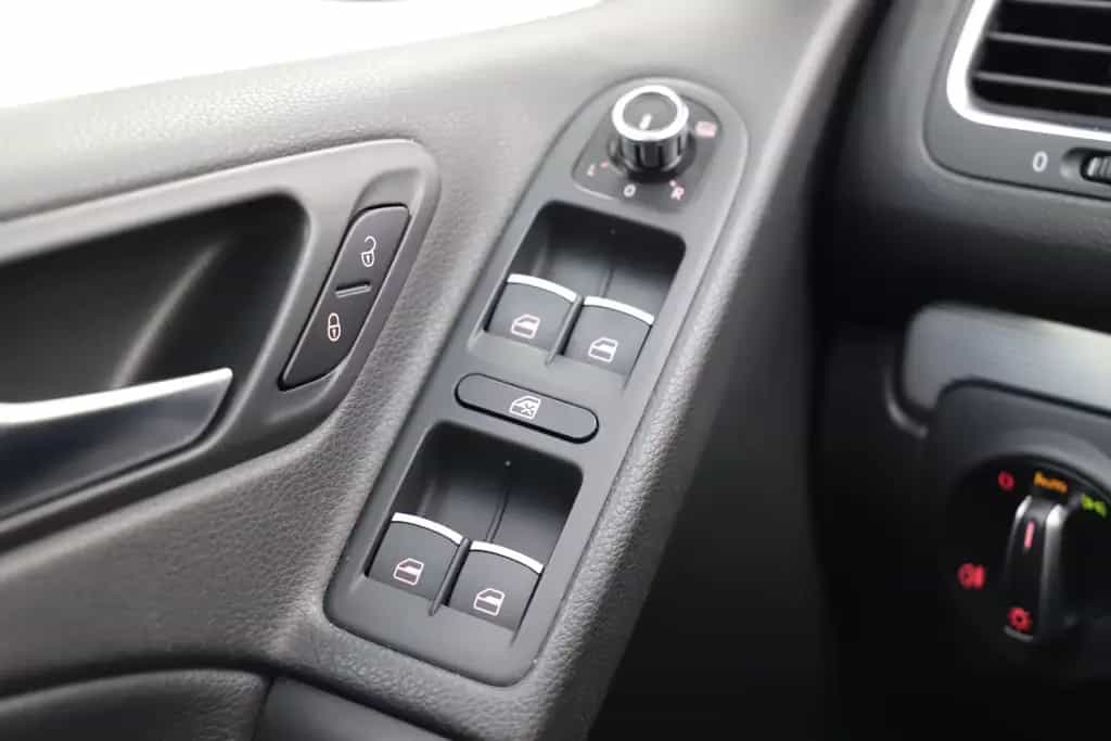Volkswagen Golf 6 R 2.0TSI 271PS DSG 4M Schalensitze 1.Hand 06/2011-photo-19