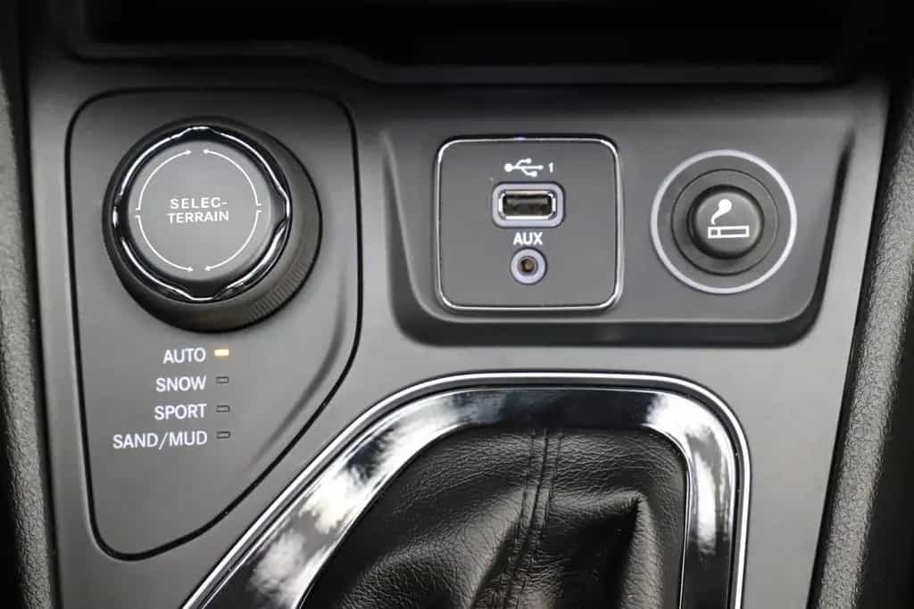 Jeep Cherokee 2.2CRD 195PS Overland 4WD Pano ACC 1Han 07/2019-photo-26