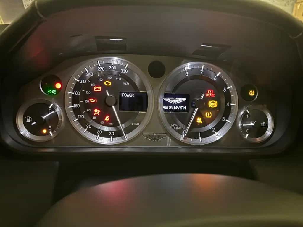 Aston Martin V8 Vantage 4.3l - manual 07/2007-photo-17