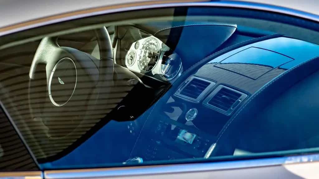 Aston Martin V8 Vantage 4.3l - manual 07/2007-photo-5