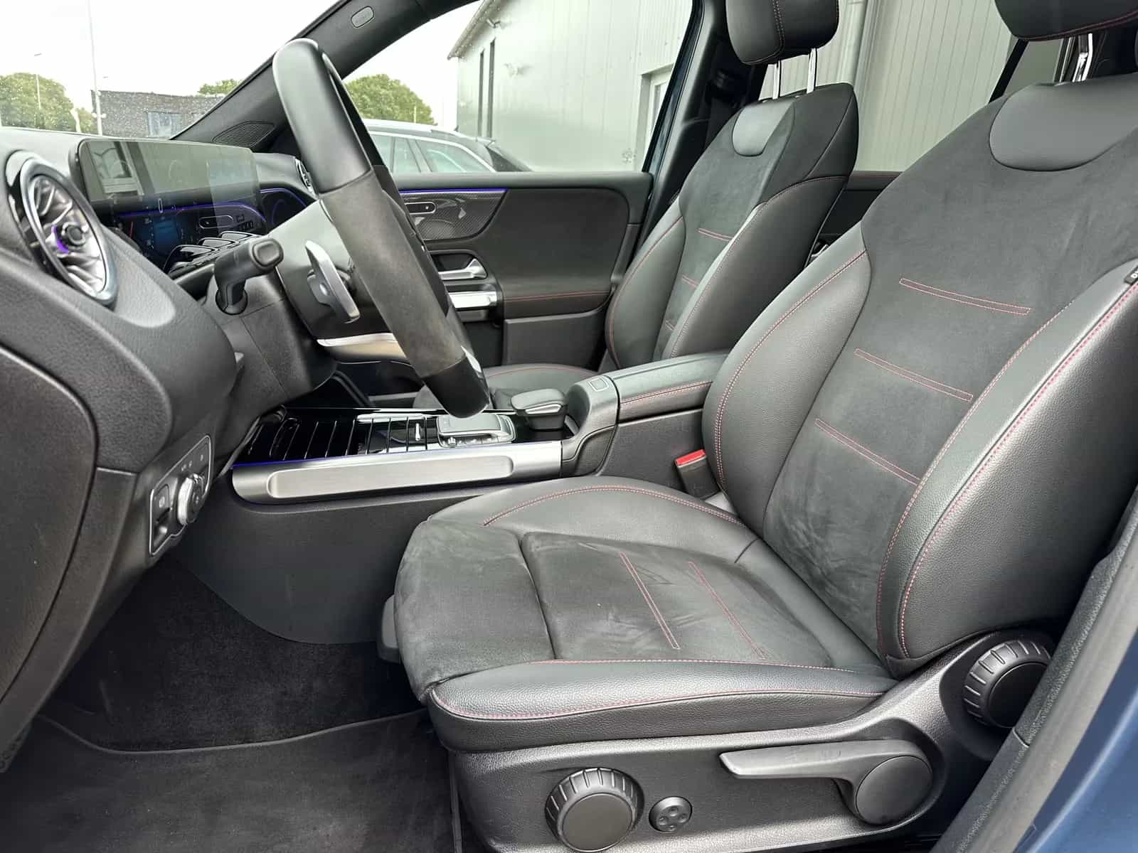 Mercedes-Benz GLB-Class 220 06/2021-photo-9