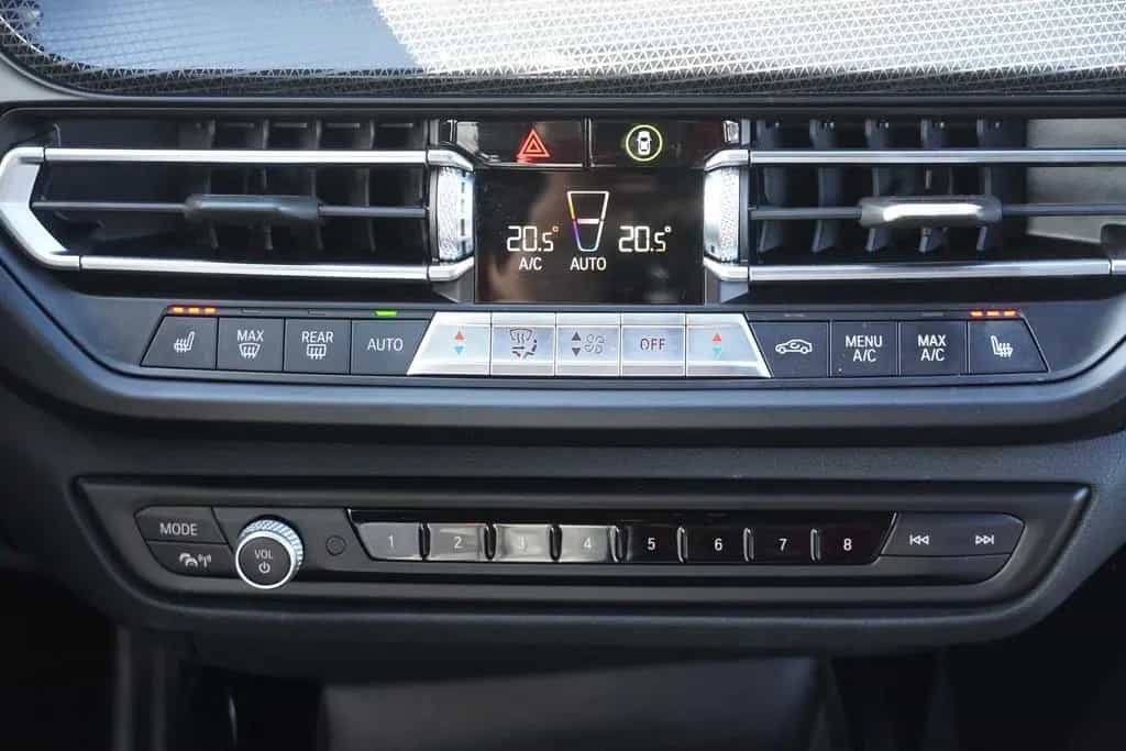 BMW 118 i M Sport Klimaaut. LED Navi PDC Tempomat USB 01/2020-photo-17