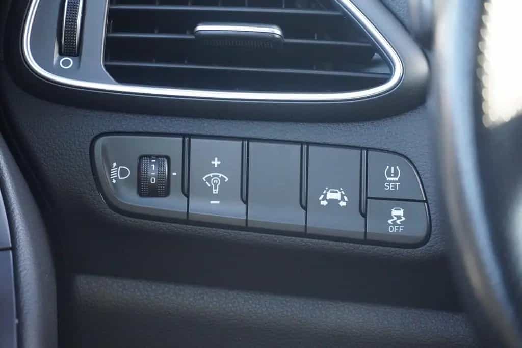 Hyundai i30 1.4 T-GDI Aut. Passion + LED Navi Pano AHK 06/2019-photo-10