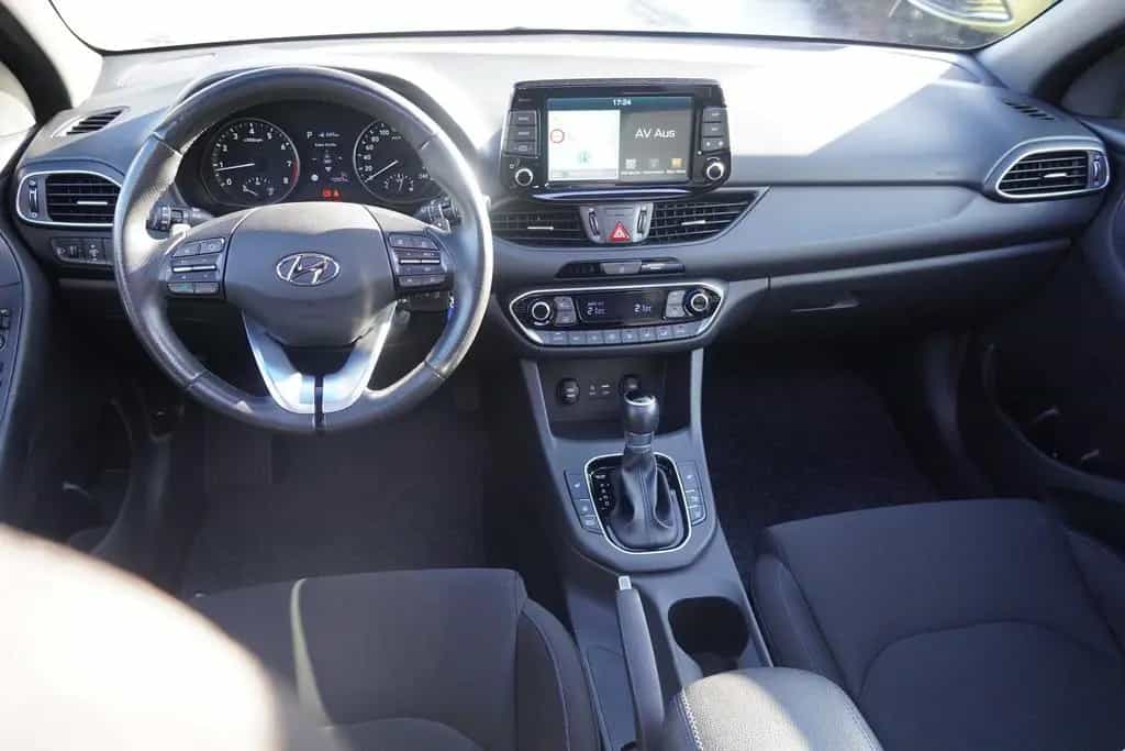 Hyundai i30 1.4 T-GDI Aut. Passion + LED Navi Pano AHK 06/2019-photo-11