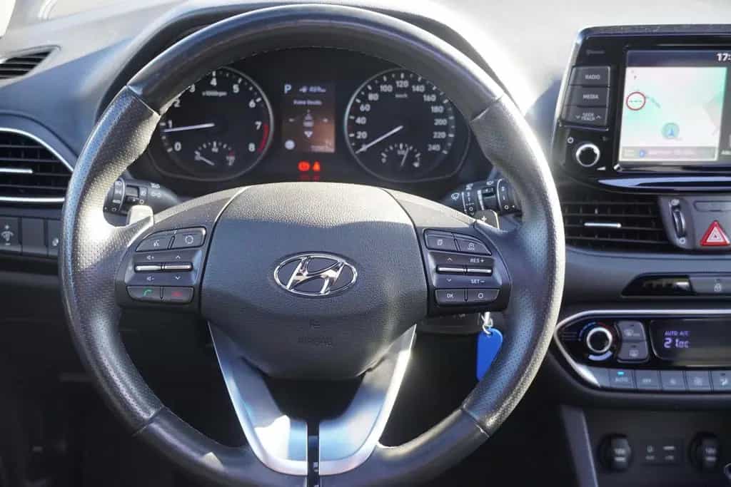 Hyundai i30 1.4 T-GDI Aut. Passion + LED Navi Pano AHK 06/2019-photo-12
