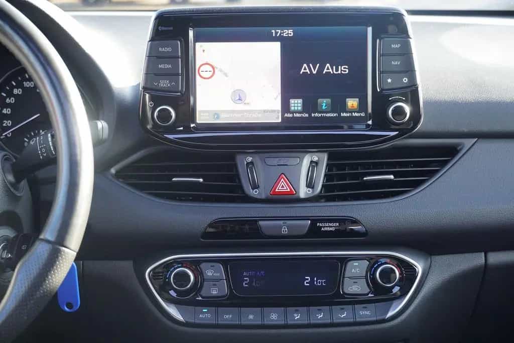 Hyundai i30 1.4 T-GDI Aut. Passion + LED Navi Pano AHK 06/2019-photo-18