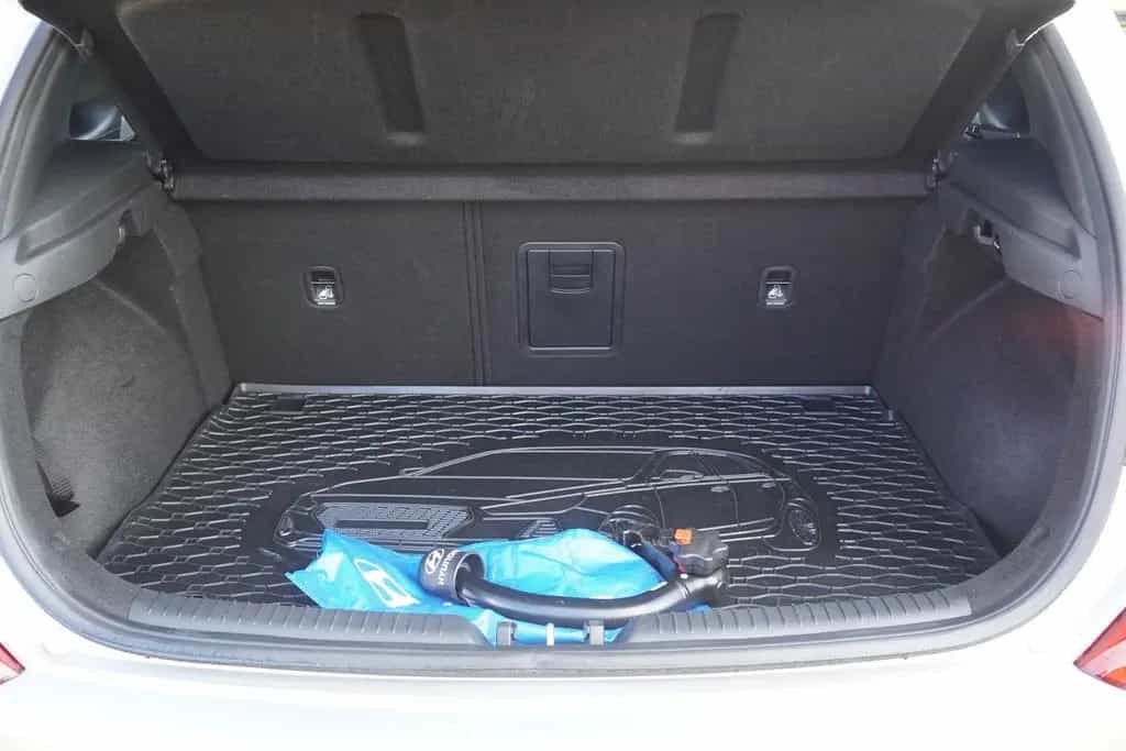 Hyundai i30 1.4 T-GDI Aut. Passion + LED Navi Pano AHK 06/2019-photo-24