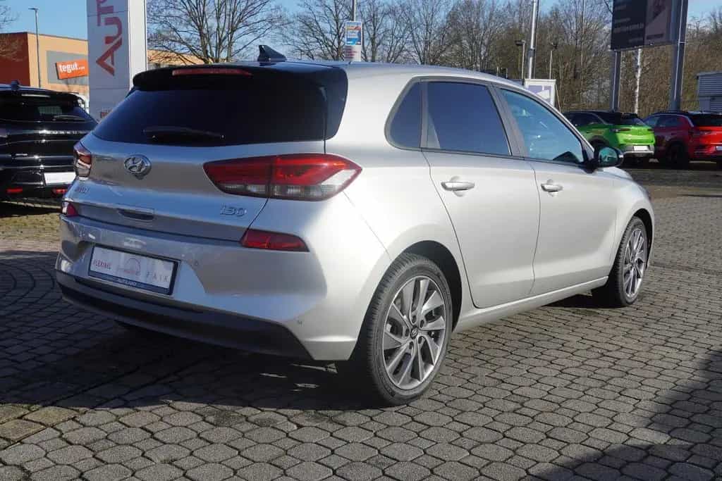 Hyundai i30 1.4 T-GDI Aut. Passion + LED Navi Pano AHK 06/2019-photo-6