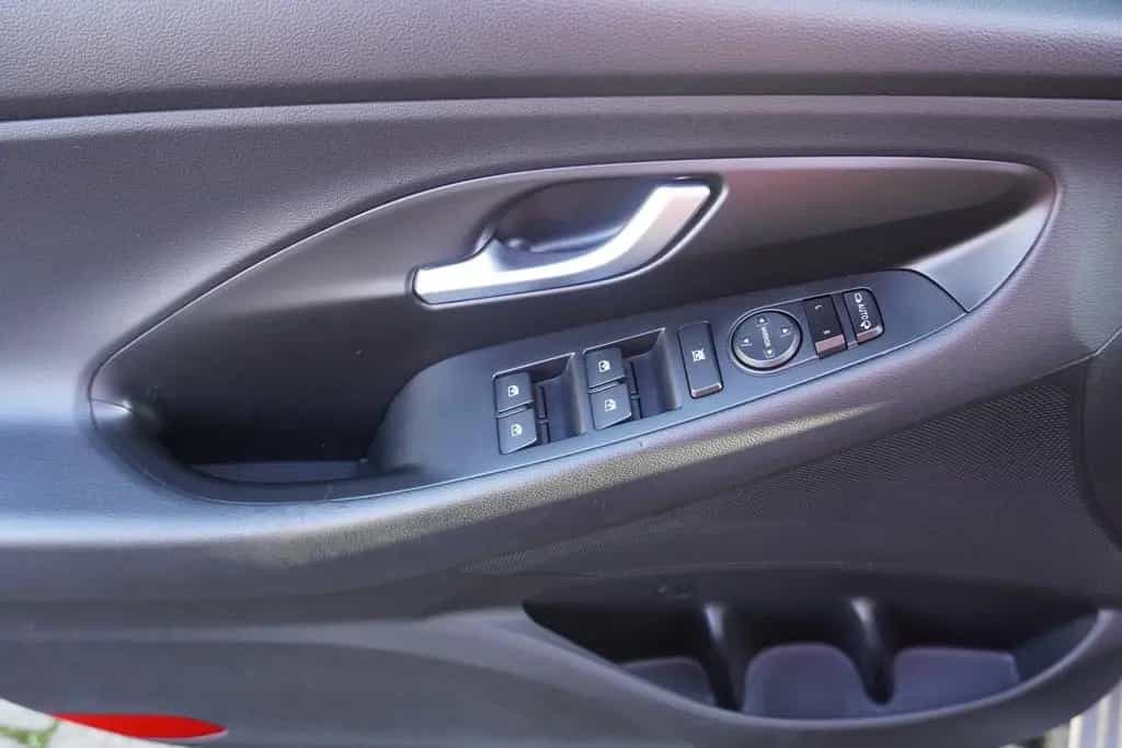 Hyundai i30 1.4 T-GDI Aut. Passion + LED Navi Pano AHK 06/2019-photo-9