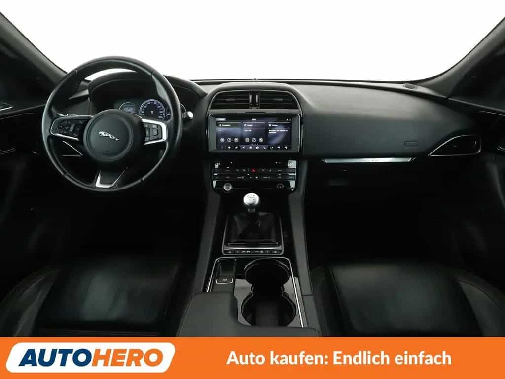 Jaguar F-Pace 20d Prestige AWD Aut.*NAVI*BiXENON*CAM* 06/2017-photo-11