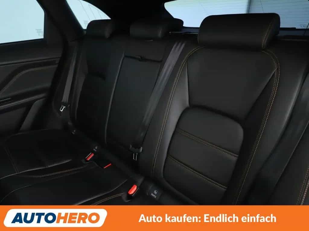 Jaguar F-Pace 20d Prestige AWD Aut.*NAVI*BiXENON*CAM* 06/2017-photo-13