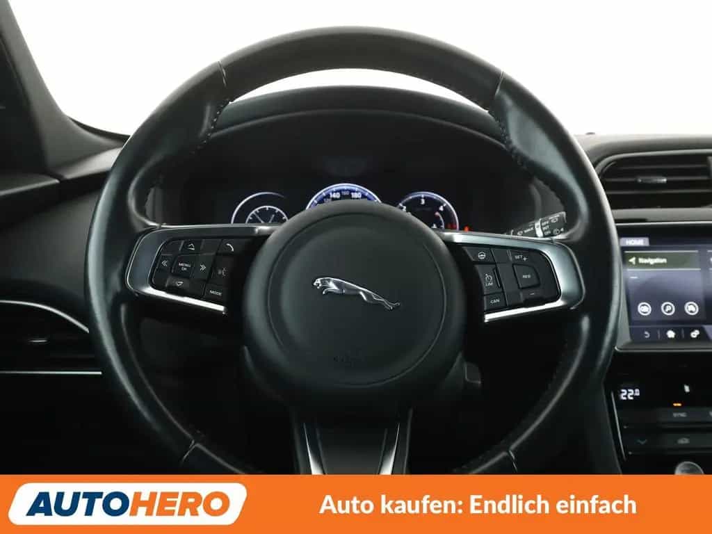Jaguar F-Pace 20d Prestige AWD Aut.*NAVI*BiXENON*CAM* 06/2017-photo-18